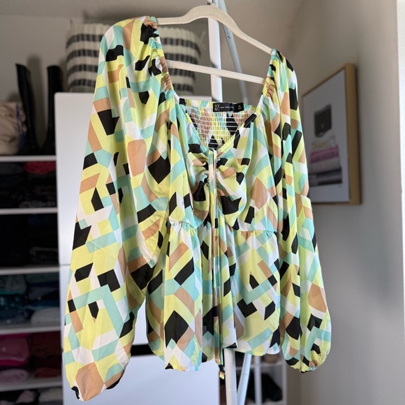 NWOT New York & Company Black and Yellow Pattern Tie Front Blouse Size XL - Picture 6 of 9